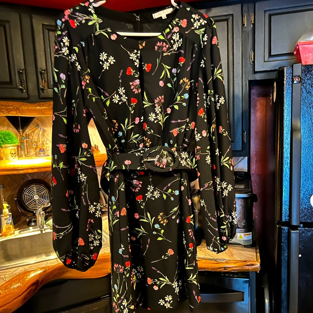 *Never Worn* Willow & Clay Black, Keyhole Long-Sleeve Mini Dress w/ Belt, Small